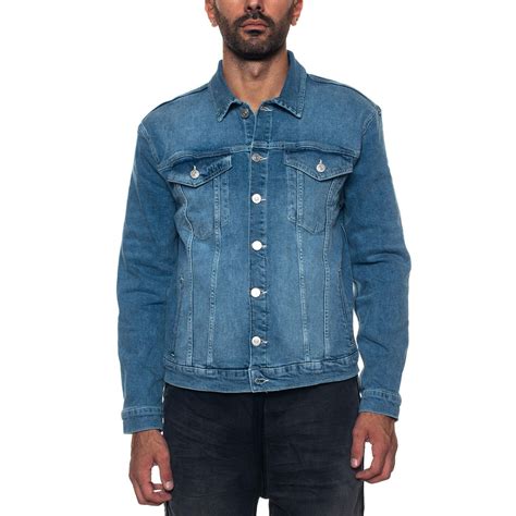 Giubbotti e giacche di jeans uomo, oversize o strappate 